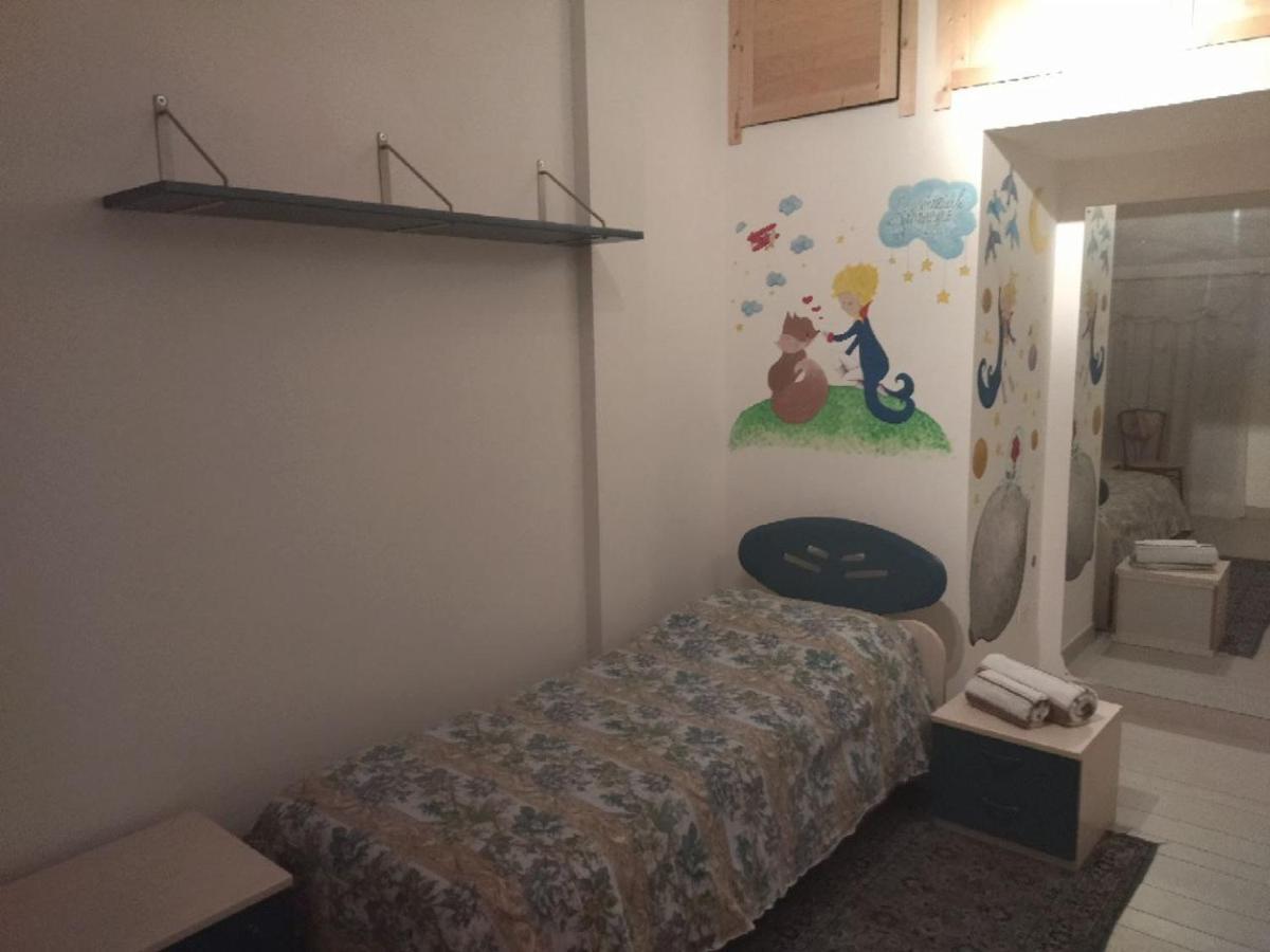 Room In Guest Room - Single Room Between Padua And Chioggia Brugine Luaran gambar
